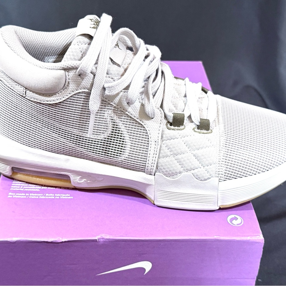 NIKE: LEBRON WITNESS VIII BASKETBALL SHOES- Men’s- Size 9